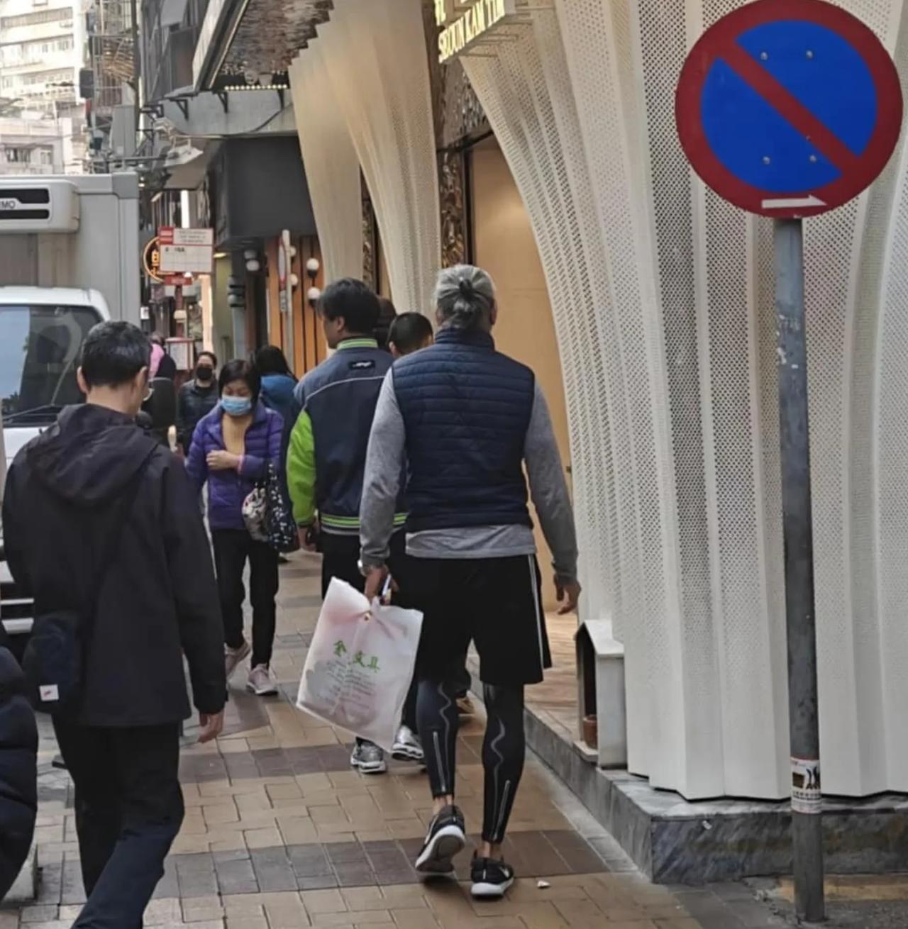 在澳门买挥春的乌鸦哥