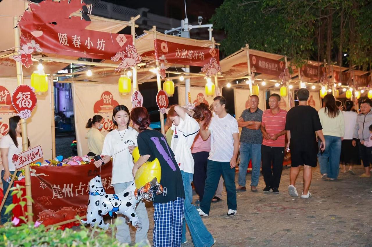 藏着两千年文脉的崖州古城，在新春伊始被灯火唤醒

🌙 作为三亚最具古韵的新春盛