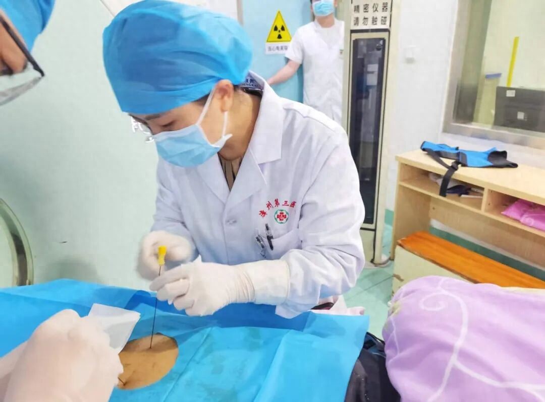 漳州第三医院：深夜哀嚎、浑身冷汗！漳州79岁老人夜夜呻吟难合眼