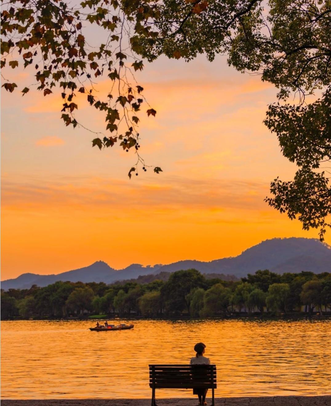 50岁的我，现在的解压方式
已经不是吃喝、逛街、旅游就能满足的了
之前一顿烧烤，