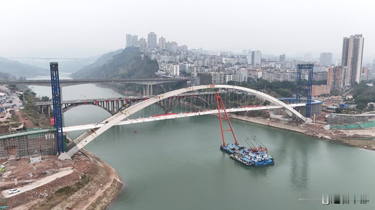 好消息！丰都这座人行桥迎来关键节点啦～2 月 4 日，王家渡组团与龙河新城人行通