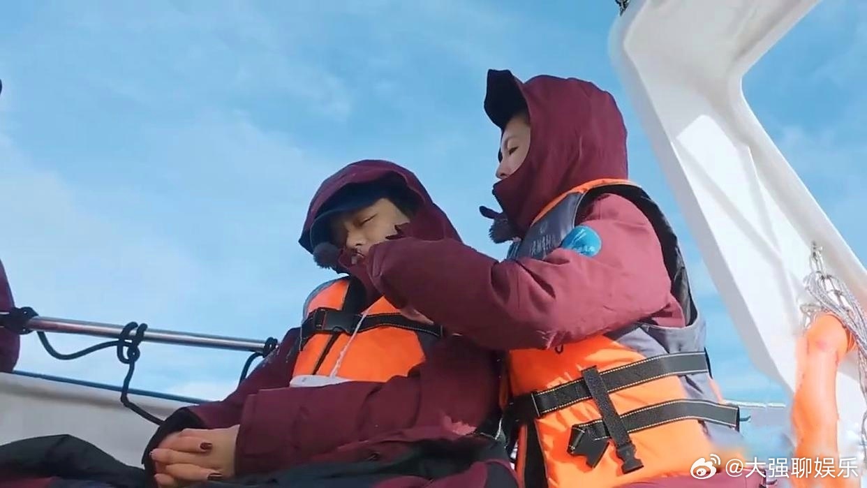 花儿与少年·同心季！花少团出海找鲸鱼，结果最惨的是张晚意！晕车人设不倒，一上船就