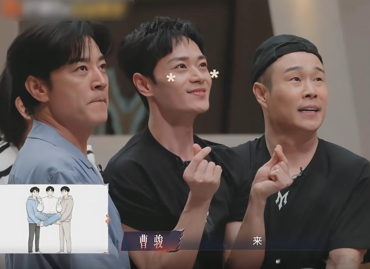 曹骏被小沈阳李光洁端起来了曹骏盘腿比心哈哈哈 ​​​