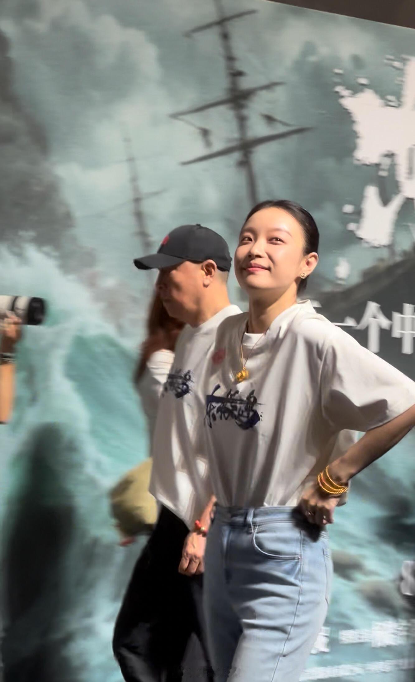 东极岛首映上的倪妮 ​​​