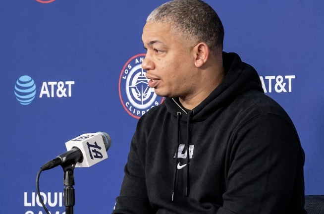 卢：上一场比赛我们不得不把邓恩用到极限，现在小琼斯回归，又多了一个我们信任、可以