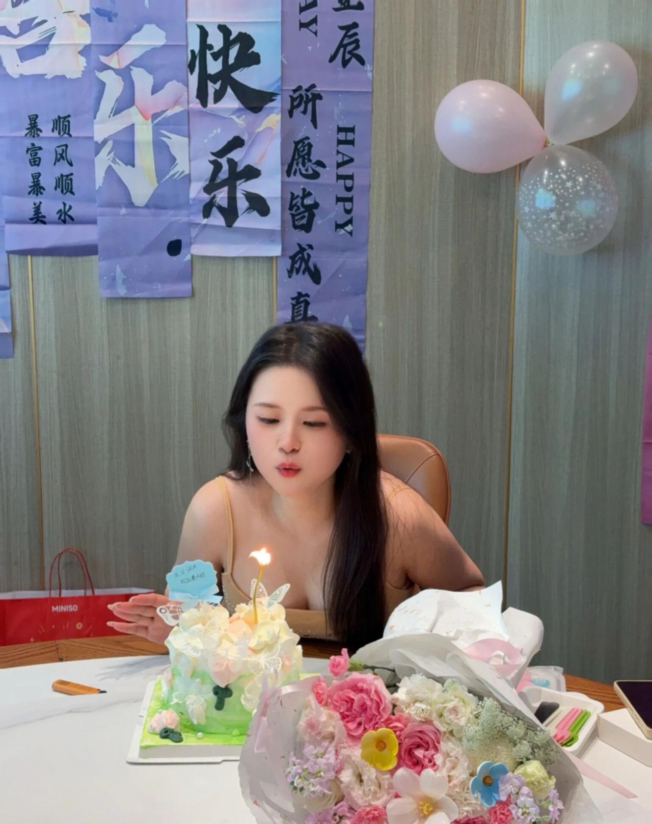 解锁新一岁，万事皆向好

时光悄然流转，我们又一次解锁新一岁，告别过往的遗憾与疲