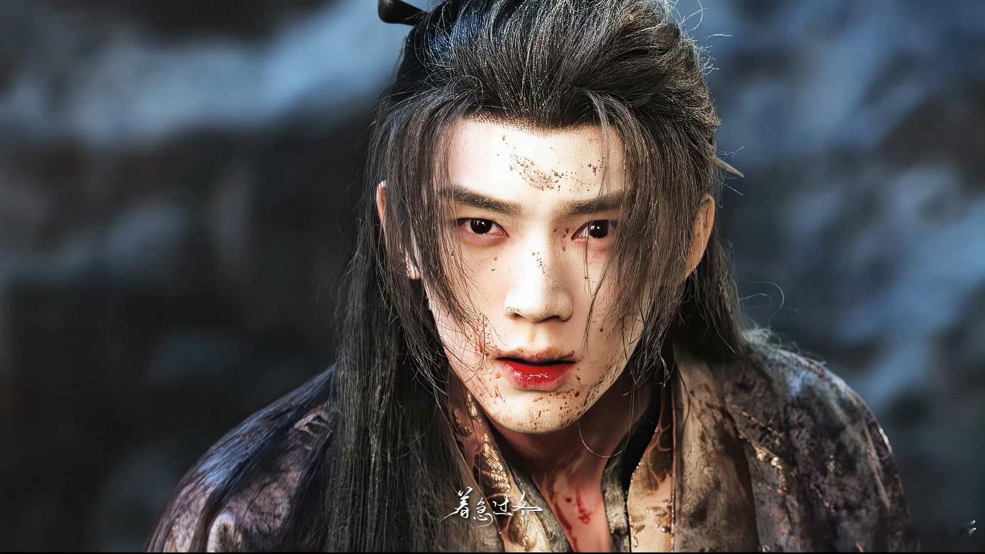 周翊然古装眉眼温润自带疏离感，仪态绝佳，病娇腹黑反差迷人，扮相封神