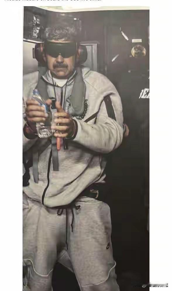 特朗普公布马杜罗被抓后照片，
整个作战行动用了两个小时
打击行动开始后一个小时