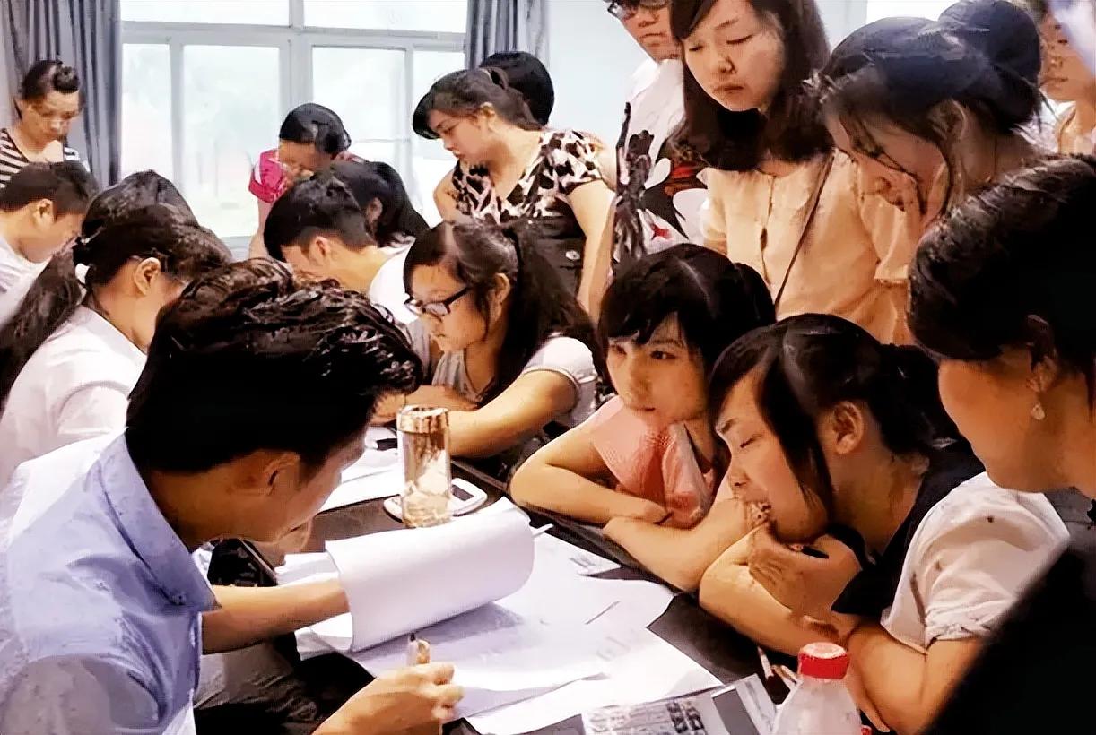应届生要想清楚，是专注考研，还是先找保底工作？
12月底即将迎来考研的时间，要考