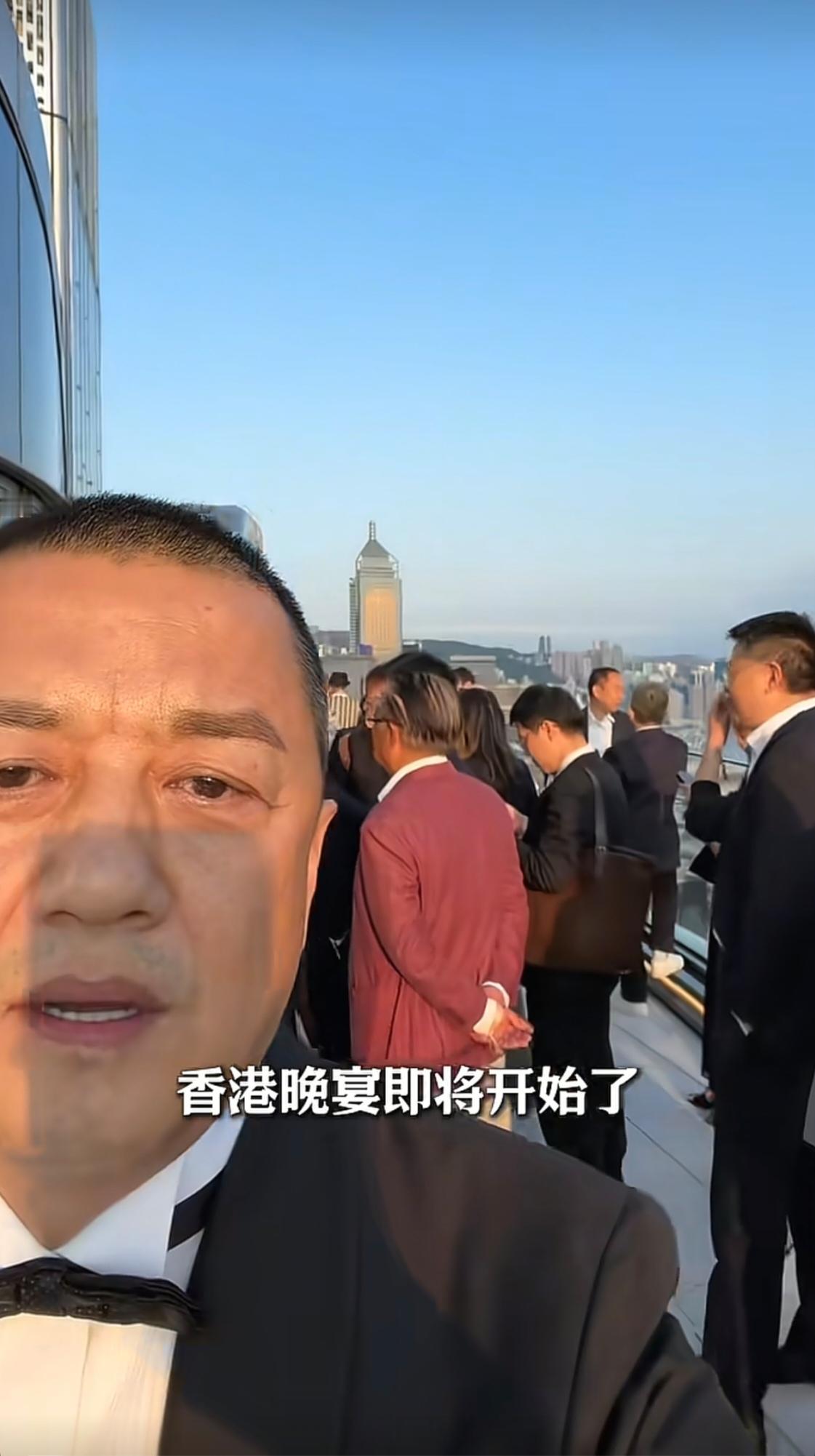 李亚鹏香港晚宴筹300万遭热议：“善不可大积”，道透公益真谛!
 
4月30日，