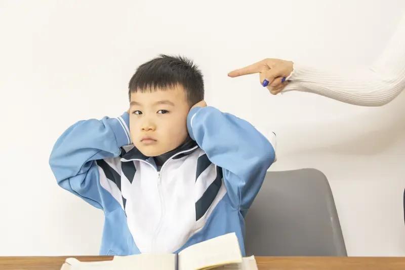 作为一名老师，我算看透了学生的心态：
故意惹老师生气，老师越生气，他们越觉得有趣