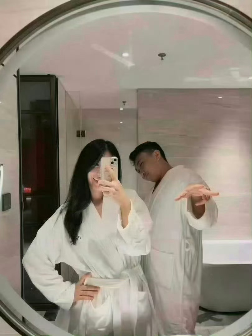 网友第一次见面也太主动了 ​​​