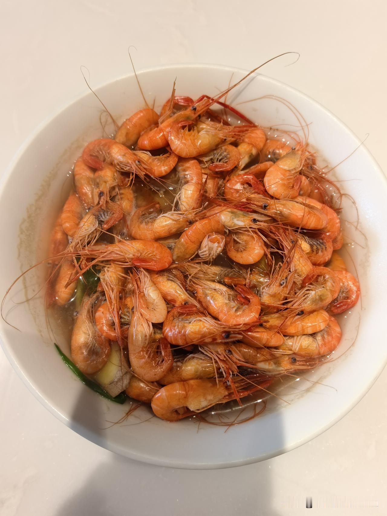 今早老伴买的籽虾，70元一斤，共50元。老伴说找不到更大的籽虾🦐。