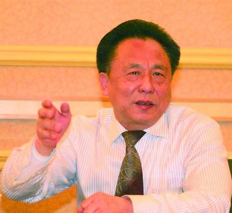 益阳7旬首富建庄园藏娇，与10位女子生14个孩子，最小情人为00后
 
年过七旬