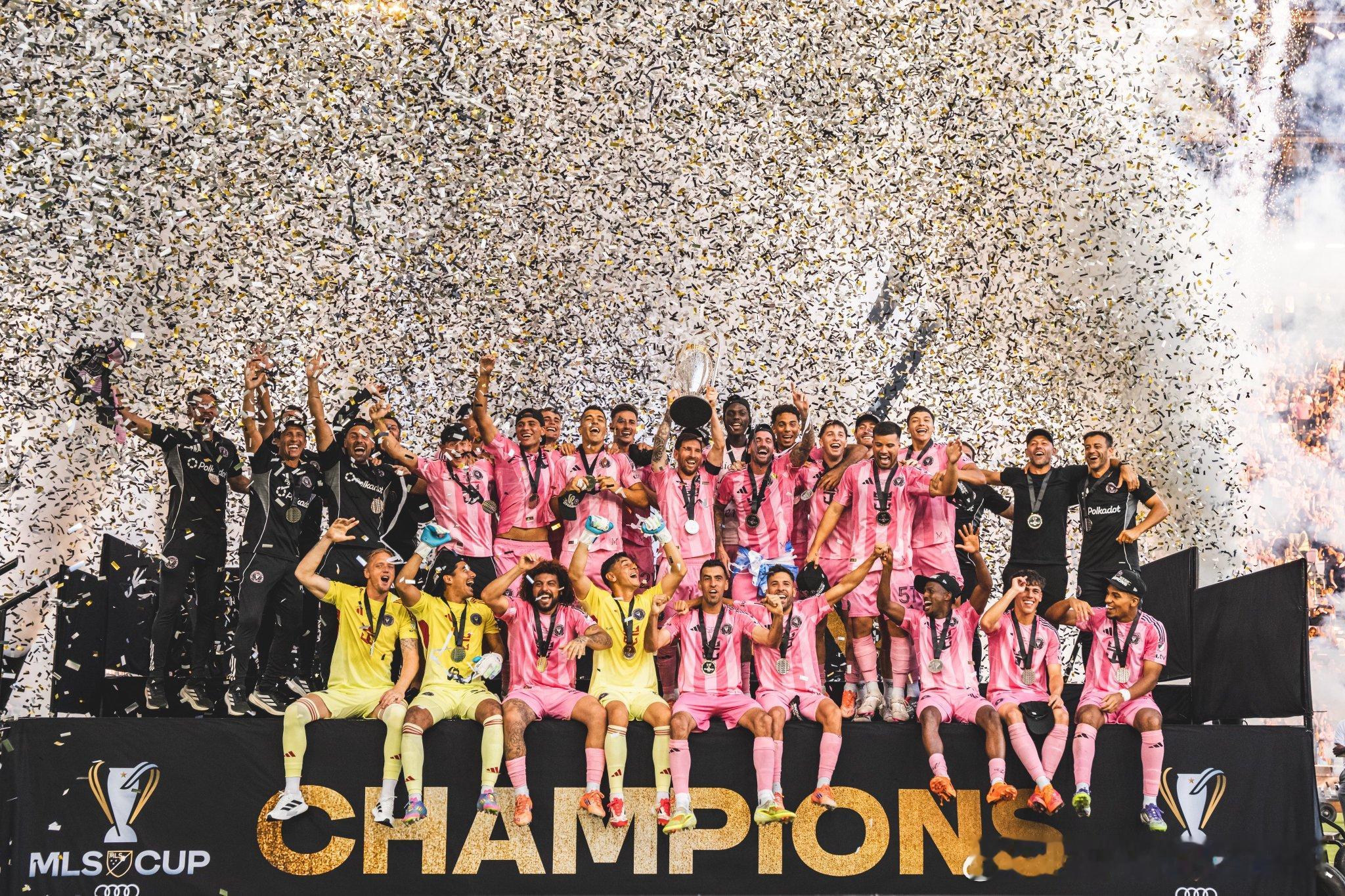 梅西两助攻！国际迈阿密3:1击败温哥华白帽，首夺美职联冠军球王梅西又为自己的荣誉