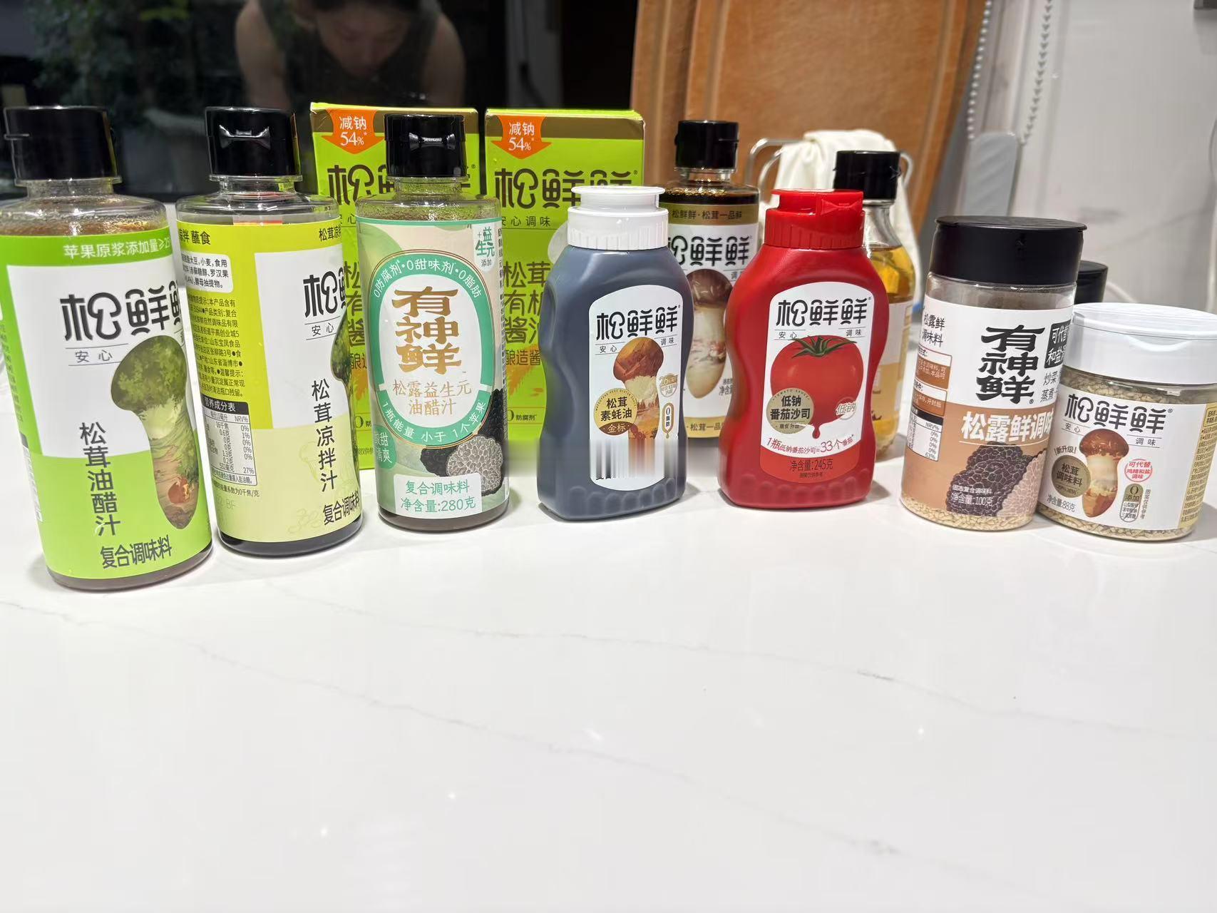 午饭都吃了吧?今天群里在分享的是松鲜鲜！这个家里开火必备，当然像大妈一样做饭简单