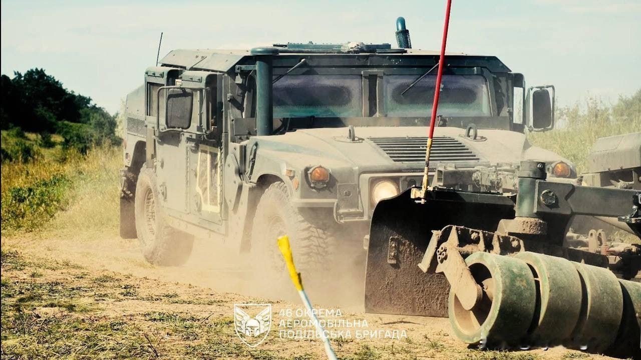 🇺🇦一辆乌克兰悍马军车，车上装有SPARK滚轮式防雷网。