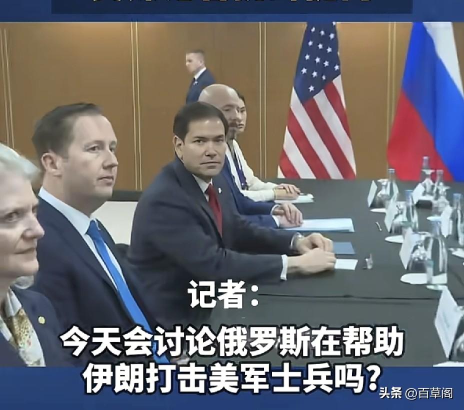 美记者在马尼拉踩了俄外长尾巴！
违规插嘴挑衅遭拉夫罗夫当场回怼：
“再说一遍，大