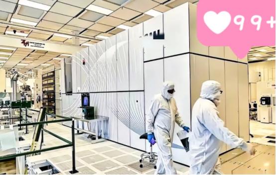 光刻机巨头阿斯麦，出大事了。荷兰总部，上千名工程师午饭时间直接撂下餐盘，把公司大