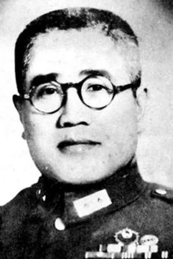 廖耀湘被称作十全十美的军人君子，他一生不抽烟、不喝酒、不打牌、不贪财、不涉赌、不