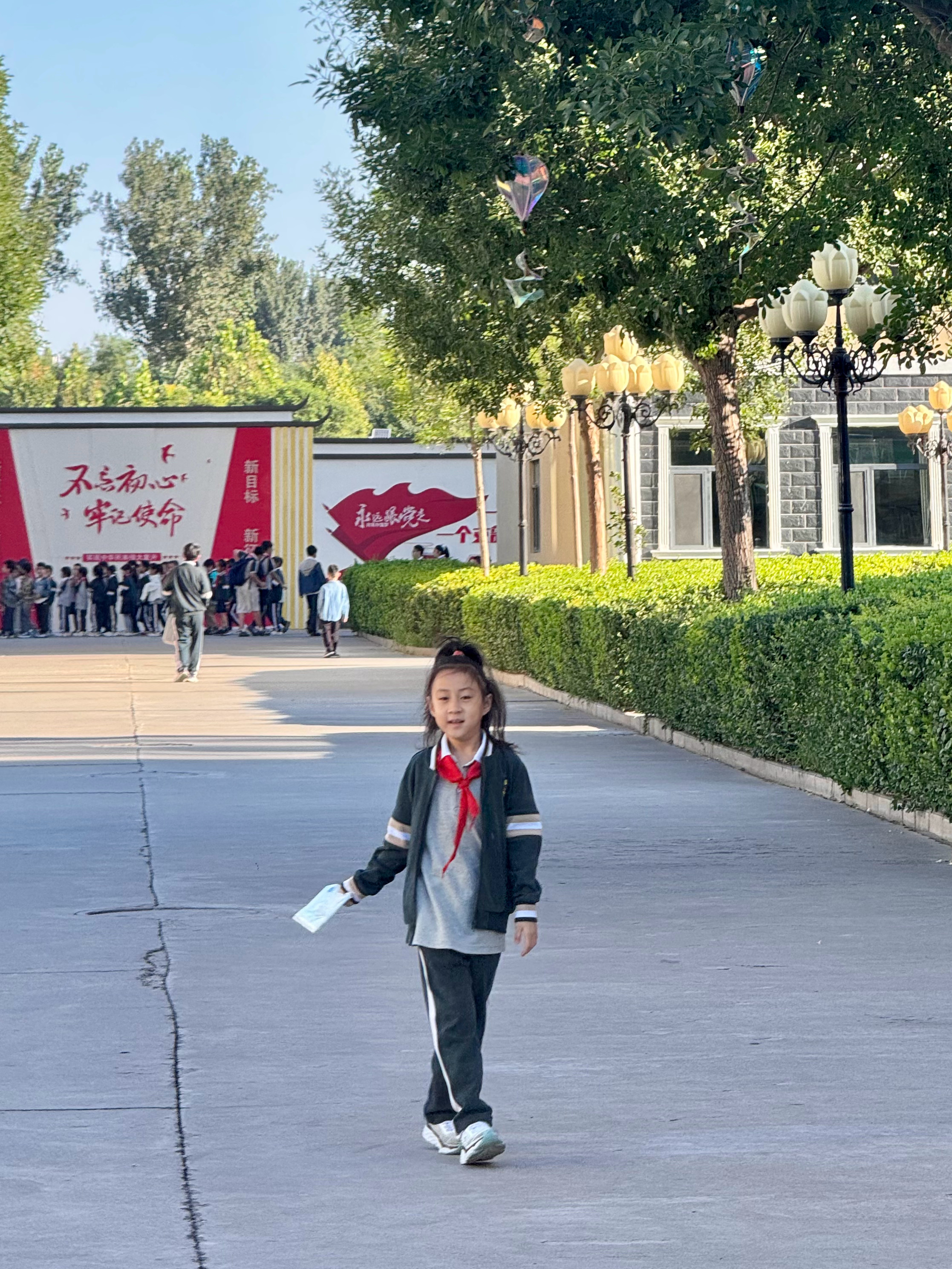 我老公过几天要出差，这几天赶紧回家一趟他不在家的第一个早上妞妞就迟到了…也不是我