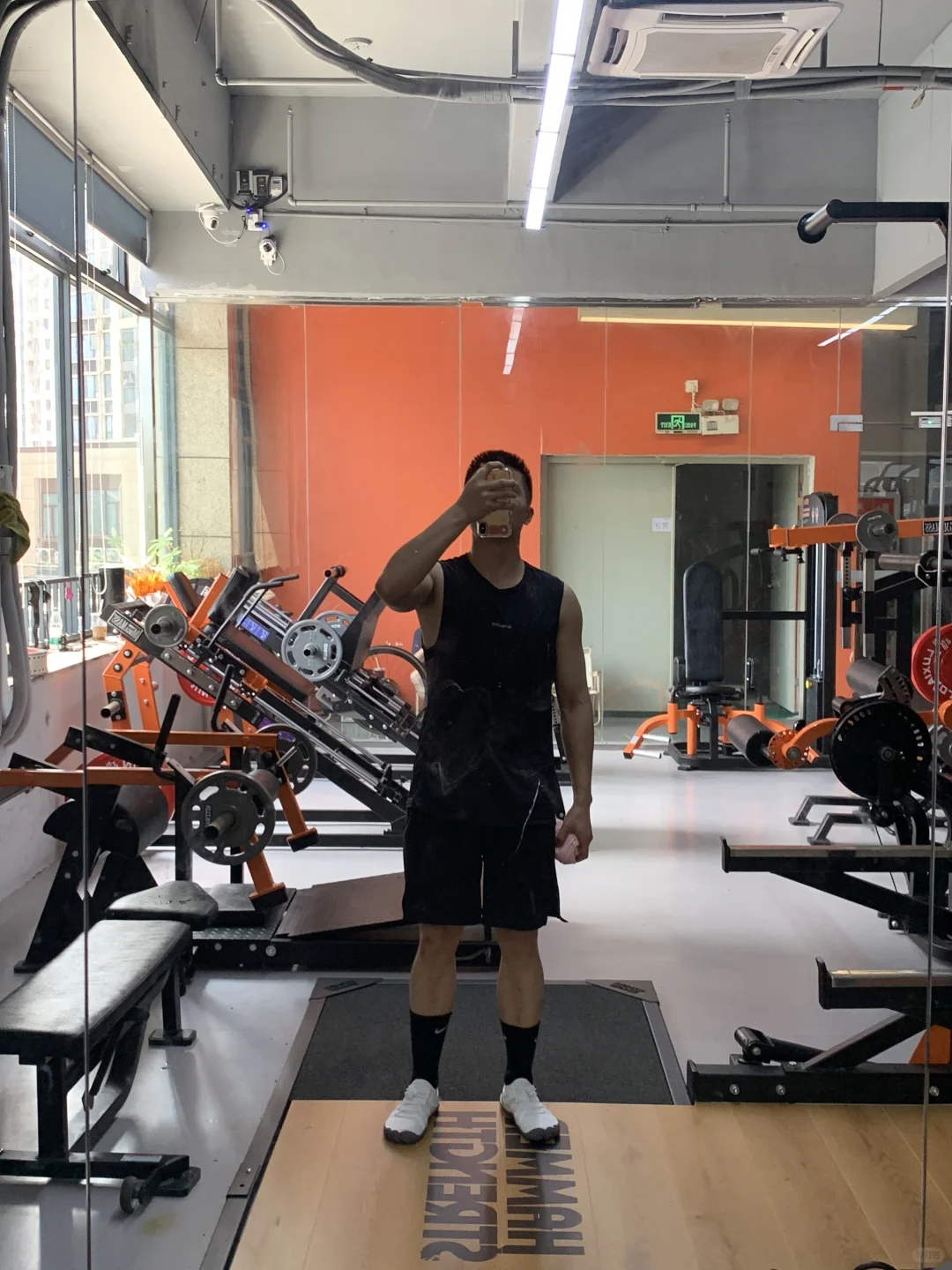 几十块钱的鞋子，没想到练腿刚刚好！