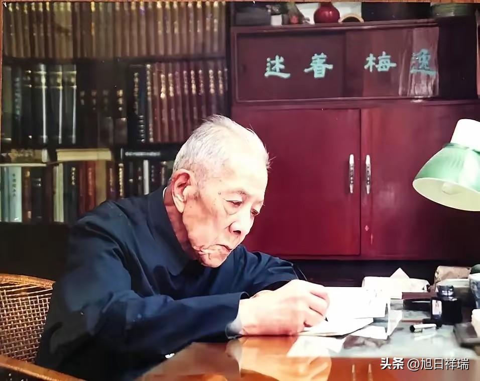 民国97岁作家，每天红烧蹄膀咸肉火腿吃到爽，从不吃补品，93岁还能日写两千字，秘