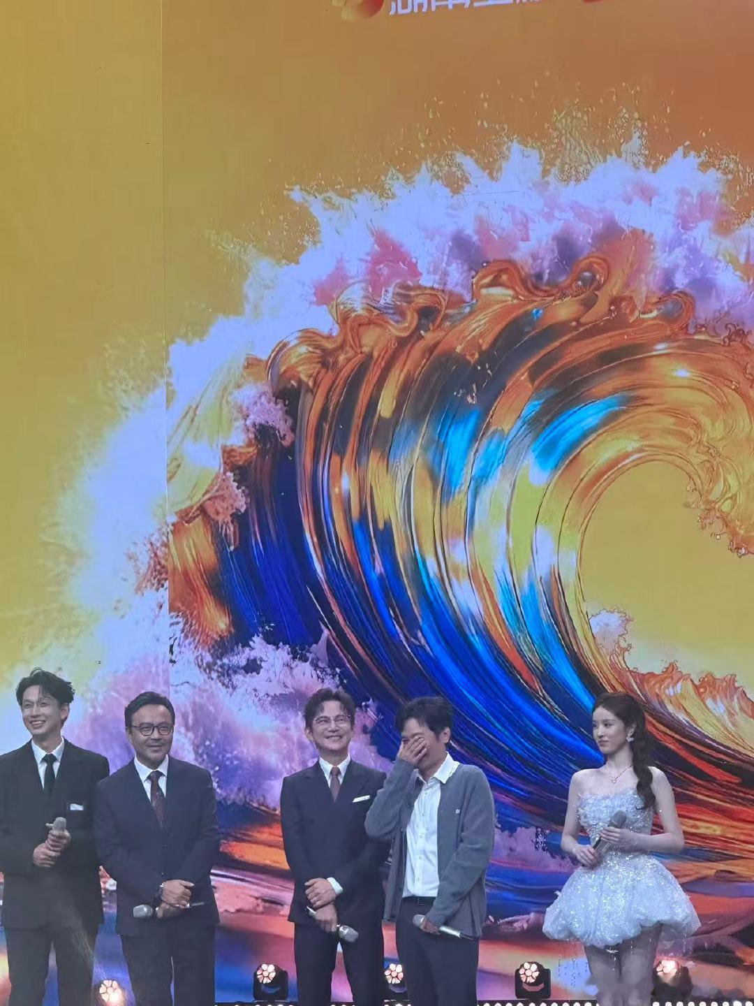 李维嘉回归湖南卫视 2025芒果秋季招商大会 招商大会现场，李维嘉的回归让观众感