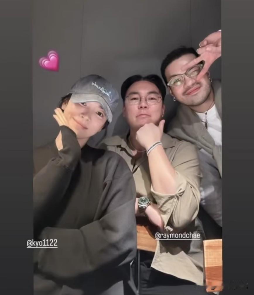 29日，演员宋慧乔在自己的Instagram上传了照片。照片中，宋慧乔身着休闲装
