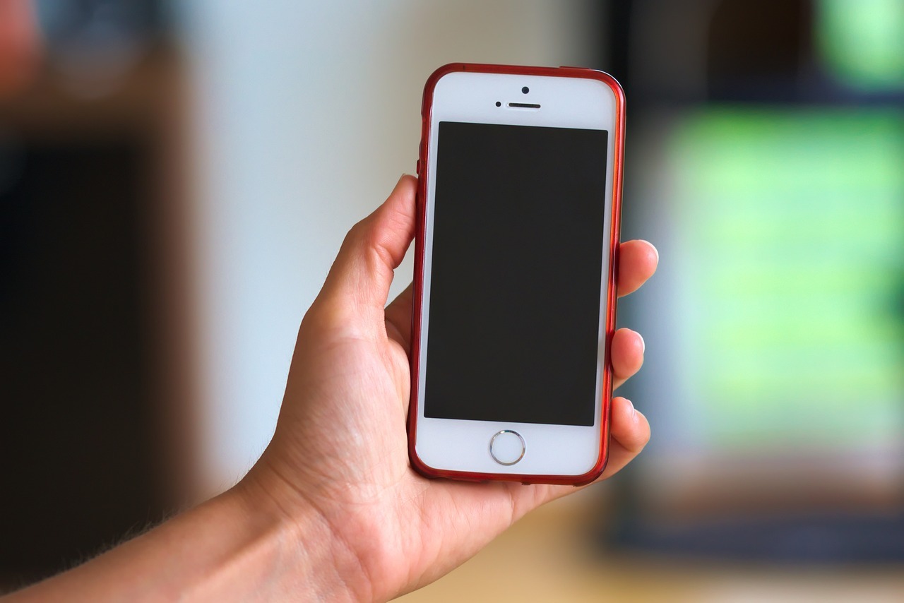 苹果iPhone Duo内屏那层叫纳米纹理保护层的表层，居然支持单独更换。保外换