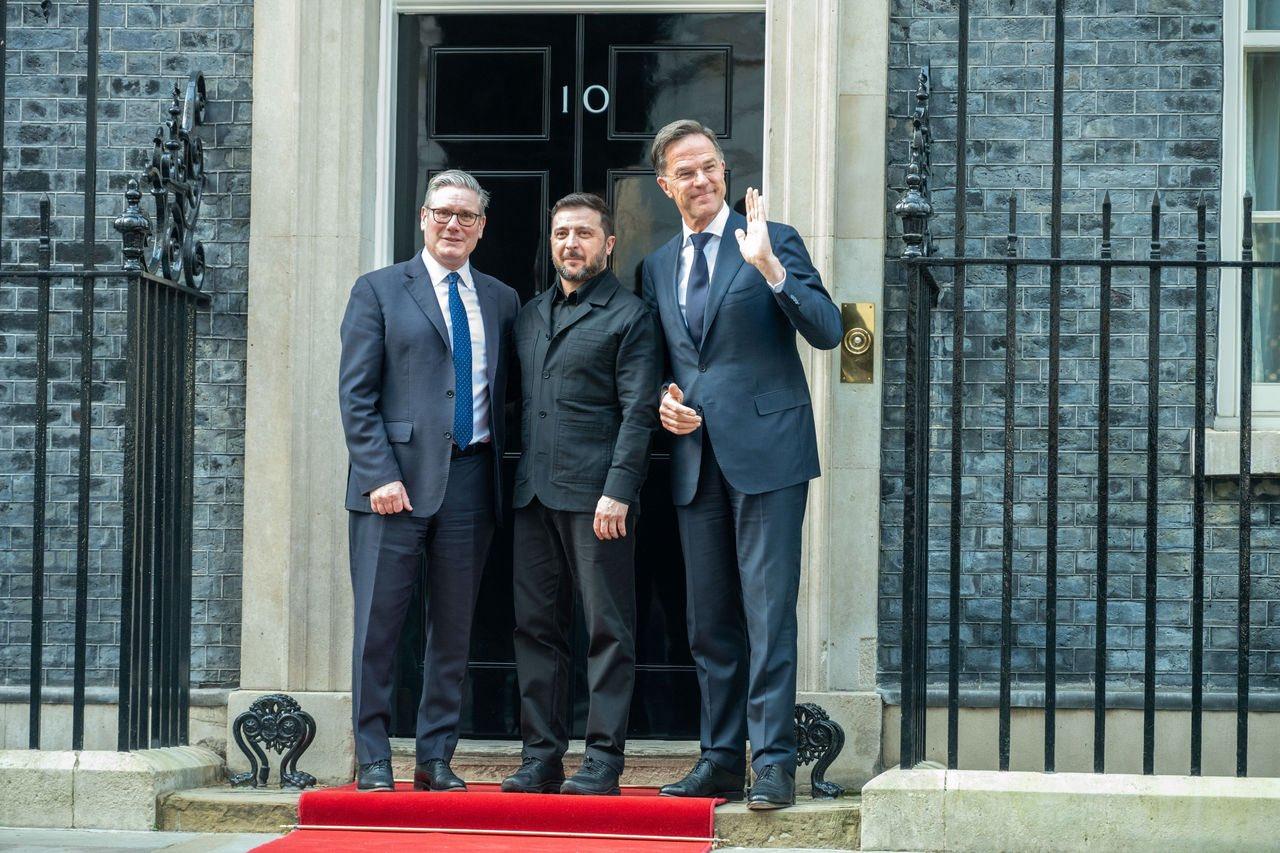 据报道，英国首相斯塔默在离开唐宁街后有意担任北约秘书长一职。预计该职位将在 20