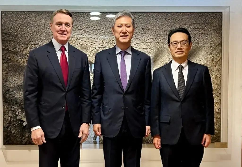 美日韩联手给中国施压，逼中国乖乖就范。三国驻华大使聚了一次，会谈后美日发表的声明