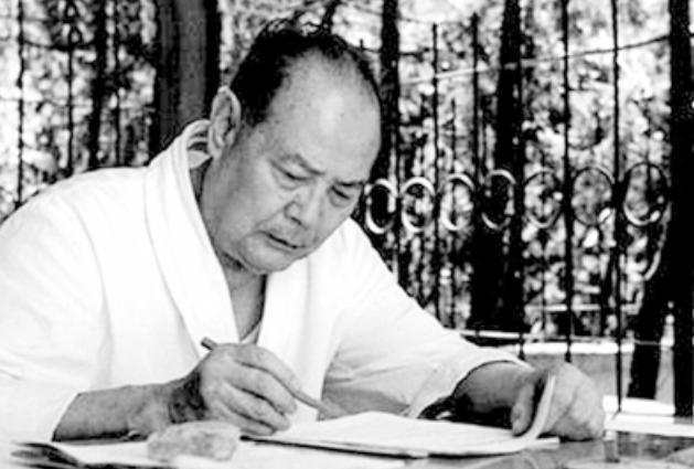 1980年叶剑英重回家乡探望母亲坟墓，亲见坟墓简陋后却嘱咐家人保持现状不做修缮