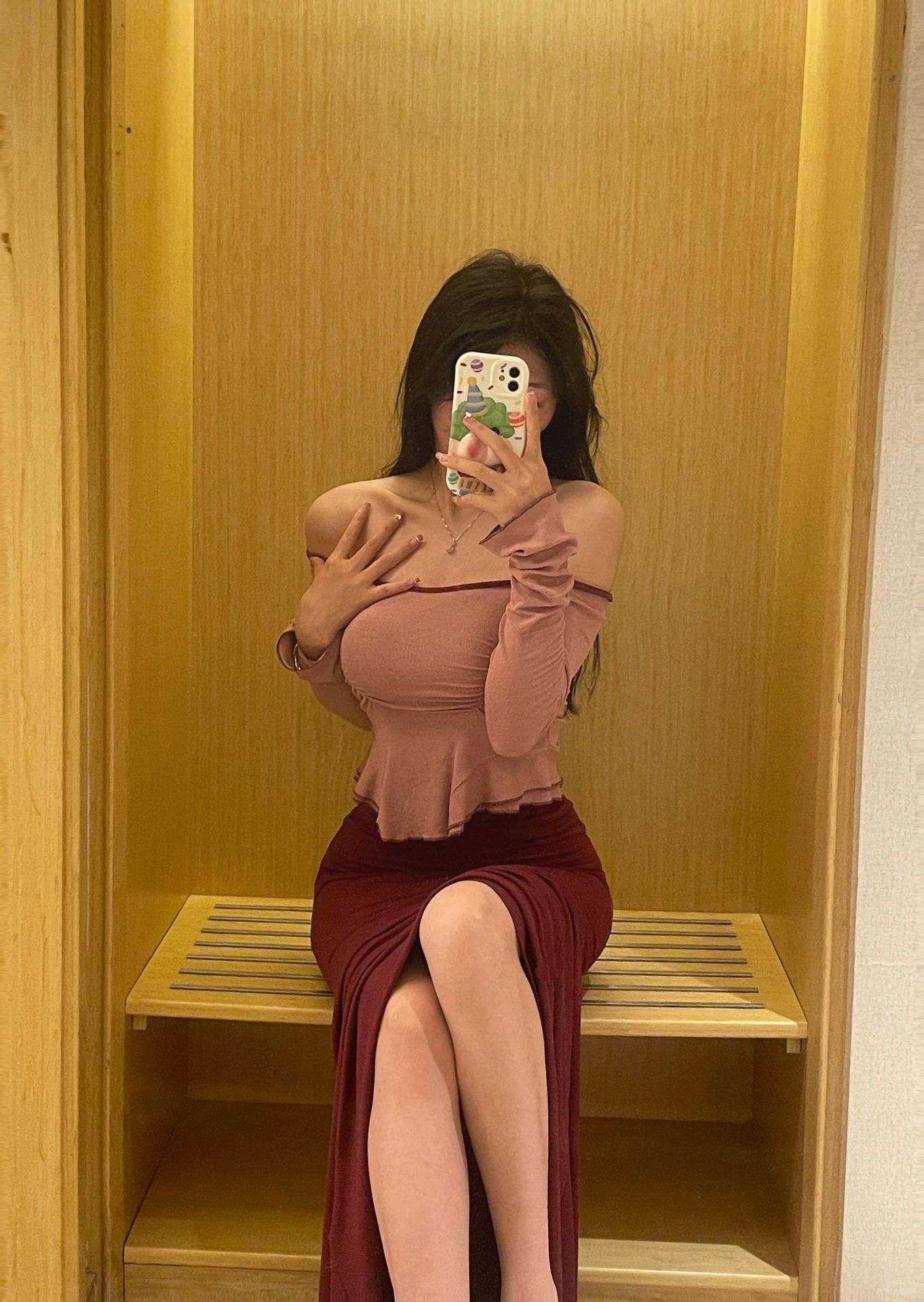 今天出门，腿快走断了  那女的