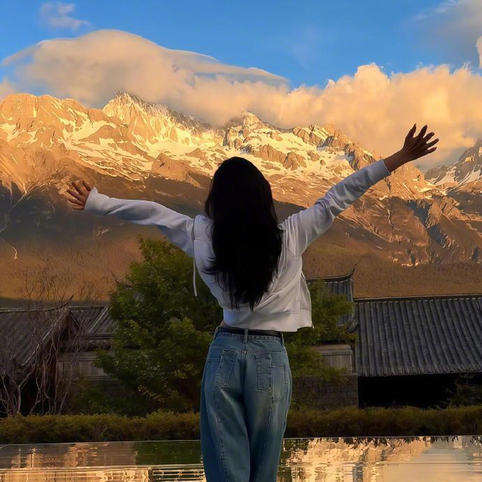 一个人的精神层次越高，心理越健康。心理越是健康的人，越通透阔达，柔和从容。越不屑