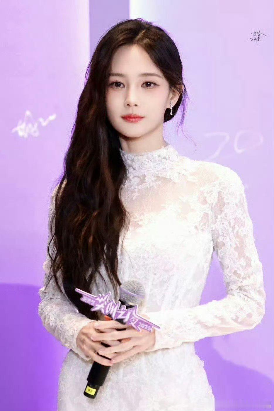 就没有李一桐配不上的男艺人李一桐尖叫之夜双倍惊艳！两度红毯从容闪耀，与刘宇宁李现