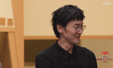 王传君在披哥演了一集低智商犯罪王传君披哥直播很低智商的一段这段现场复刻低智商犯罪