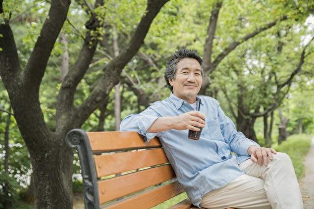 两性关系：寿命较长的男性，基本都有这四个习性，别不信