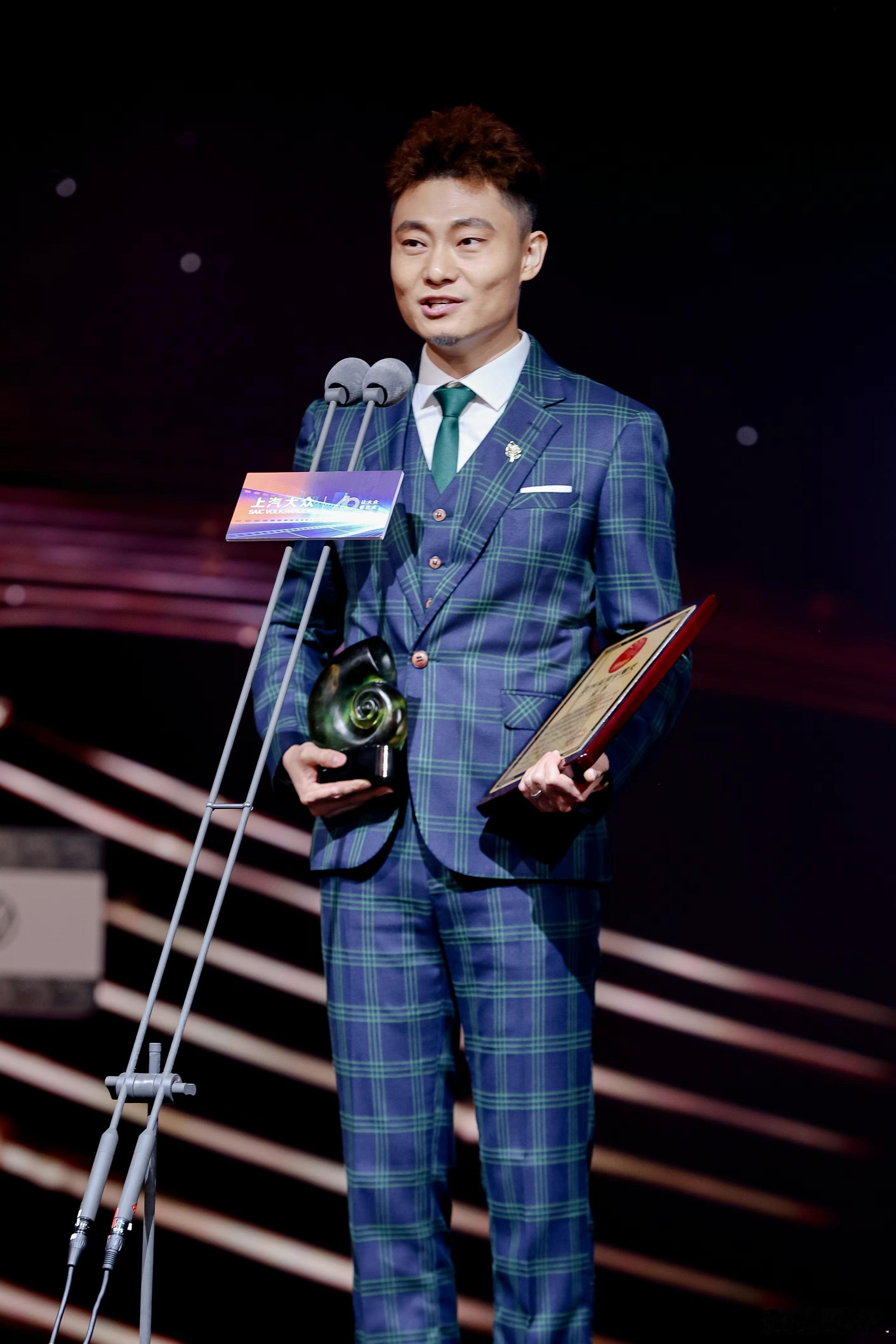#途观LPro之夜斑彩螺星光熠熠# 在途观L Pro的陪伴下，新时代最佳制片人：