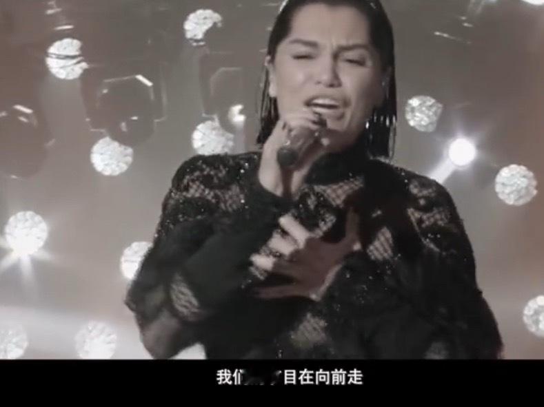 腾格尔外国歌手不是用来打败的腾格尔老师老辈子的格局🈶，我们请国外歌手来是想要和