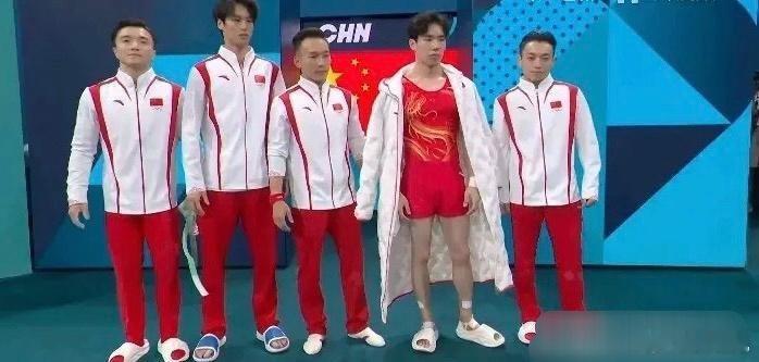 体操队丟金牌内情曝光……他要是个人赛单杠掉了没人会怪他，但是团体赛影响的是全体队