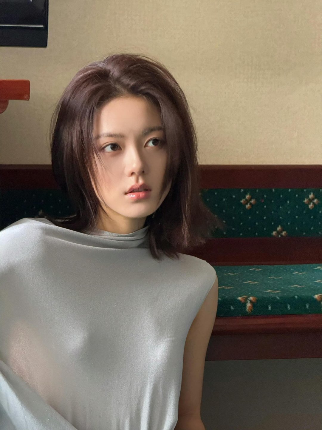 赵今麦~少女到女神？麦麦颜值依旧少年气，身材依旧小女生。其实她适合🐻罩而非🐻