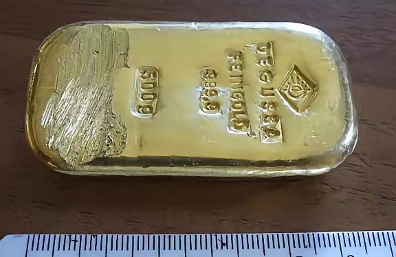 真是合理的判决！德国一名 16 岁的少女在巴伐利亚国王湖游泳时，在水下两米处捡到