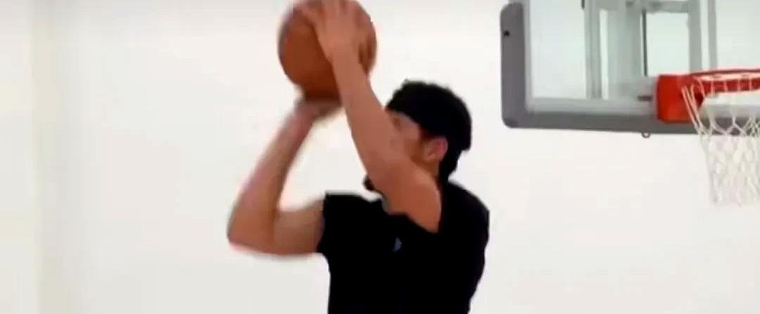 太阳差点把未来白送灰熊

灰熊经理提前开香槟，以为能白捡前五顺位。

2023年