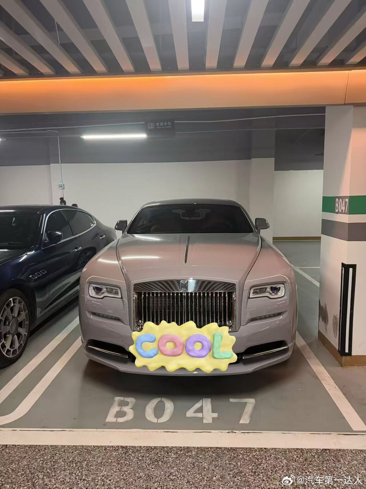 劳斯莱斯魅影二代，高定版配色风暴灰外，爱马仕橙内，流星顶 腰线 双拼方向盘 