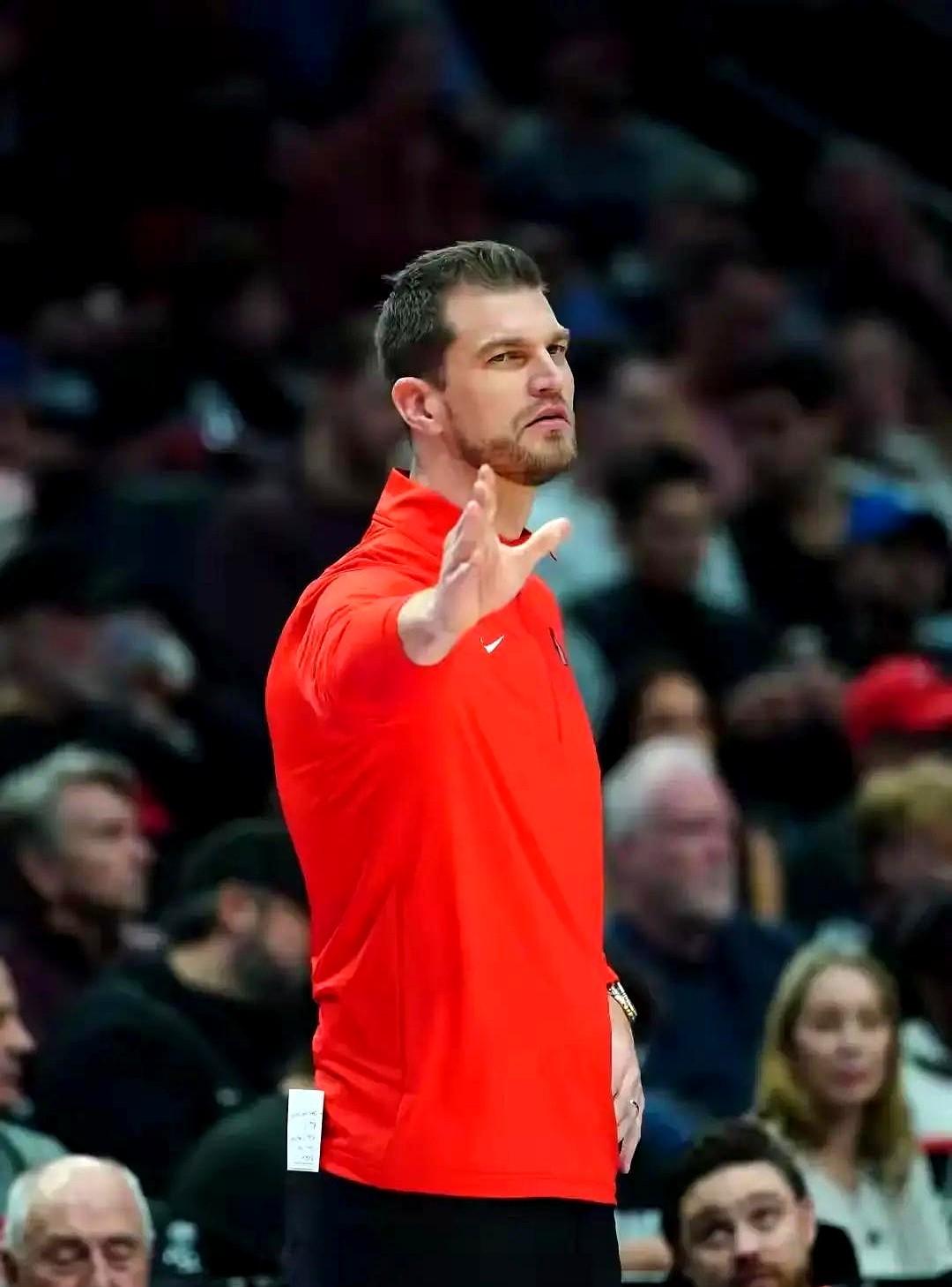 杨瀚森首秀数据这么顶，怎么还有人说他留队悬？

咱这位首轮16顺位的新秀，夏联首