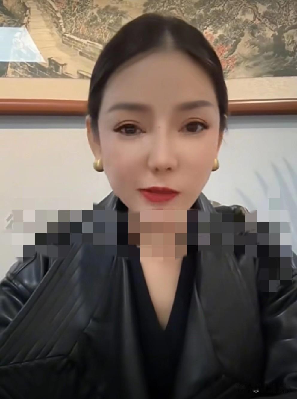 吴迪亲姐收涉诈资金被警方调查，银行卡全冻结！

           吴迪一家人