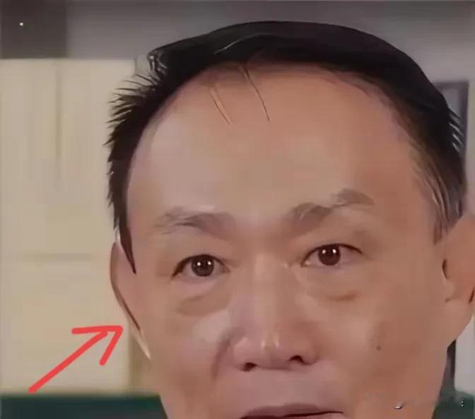 两个亿拿来当封口费，

连个水花都没砸出来。

看到卢麒元捅破的这层窗户纸，我突