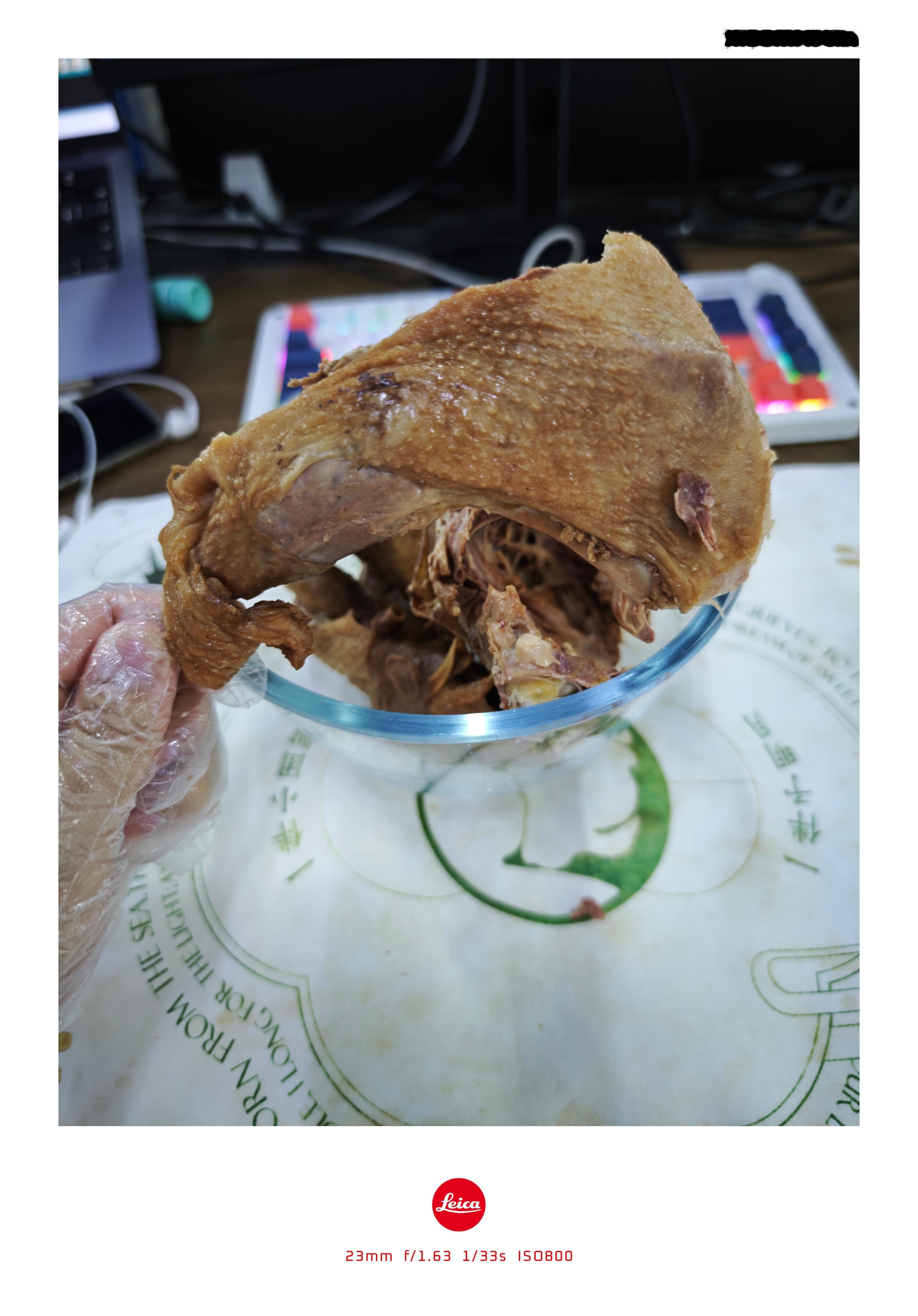 42元买了一个河南烧鸡，永辉超市胖东来调改店买的，我愿称之为这是深圳最好吃的烧鸡