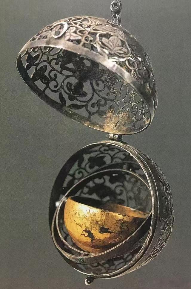 唐代“陀螺仪”西安南郊何家村出土的镂空银熏球，正式名称为